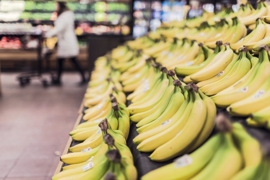 https://pixabay.com/photos/bananas-fruits-food-grocery-store-698608/